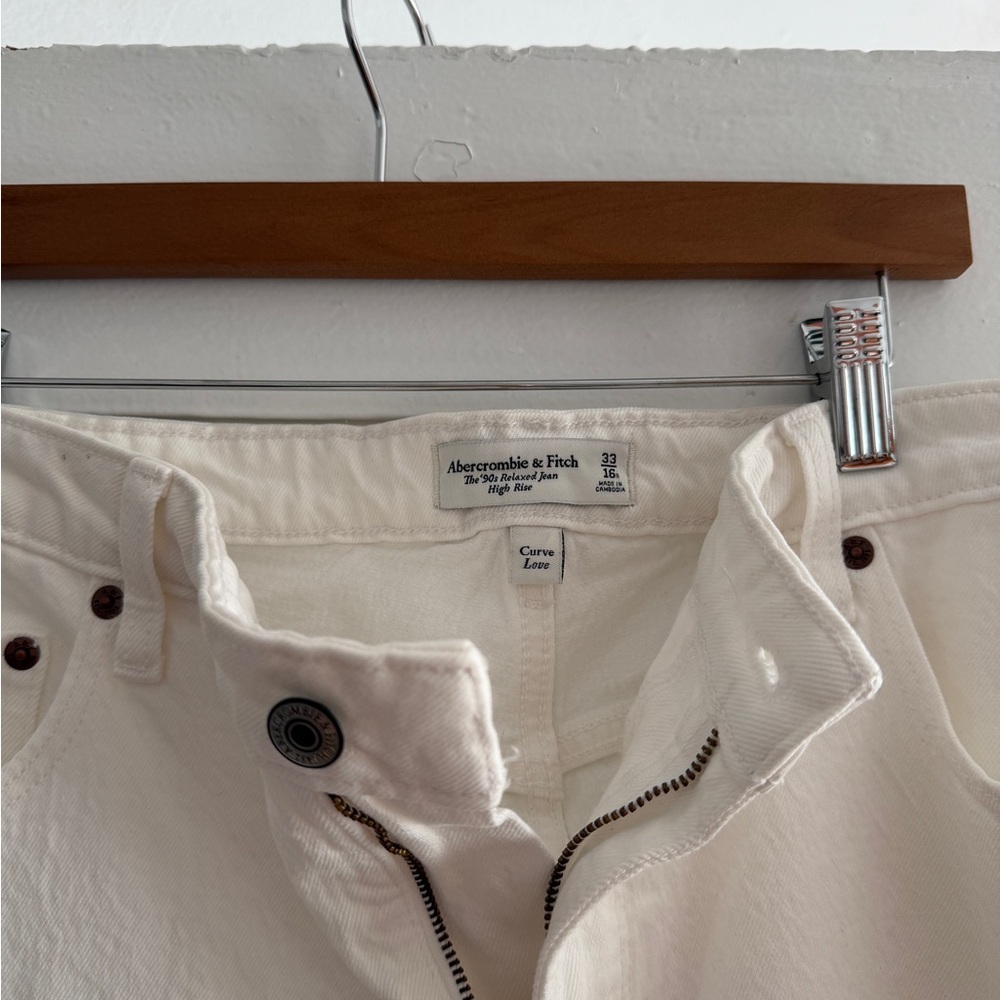 Abercrombie & Fitch White 90s High Rise Jeans